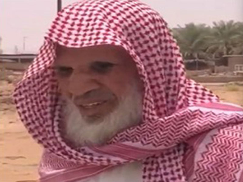 شاهد... مؤذن لم يتخلف عن الآذان طوال 40 عاماً رغم فقدانه البصر